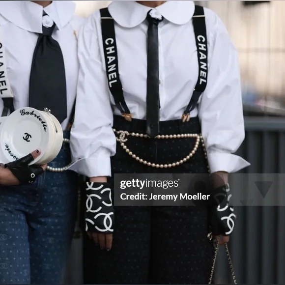 Auth Chanel 22S All Over CC logo Black Leather Fingerless Gloves - Kept Unused - Picture 9 of 9